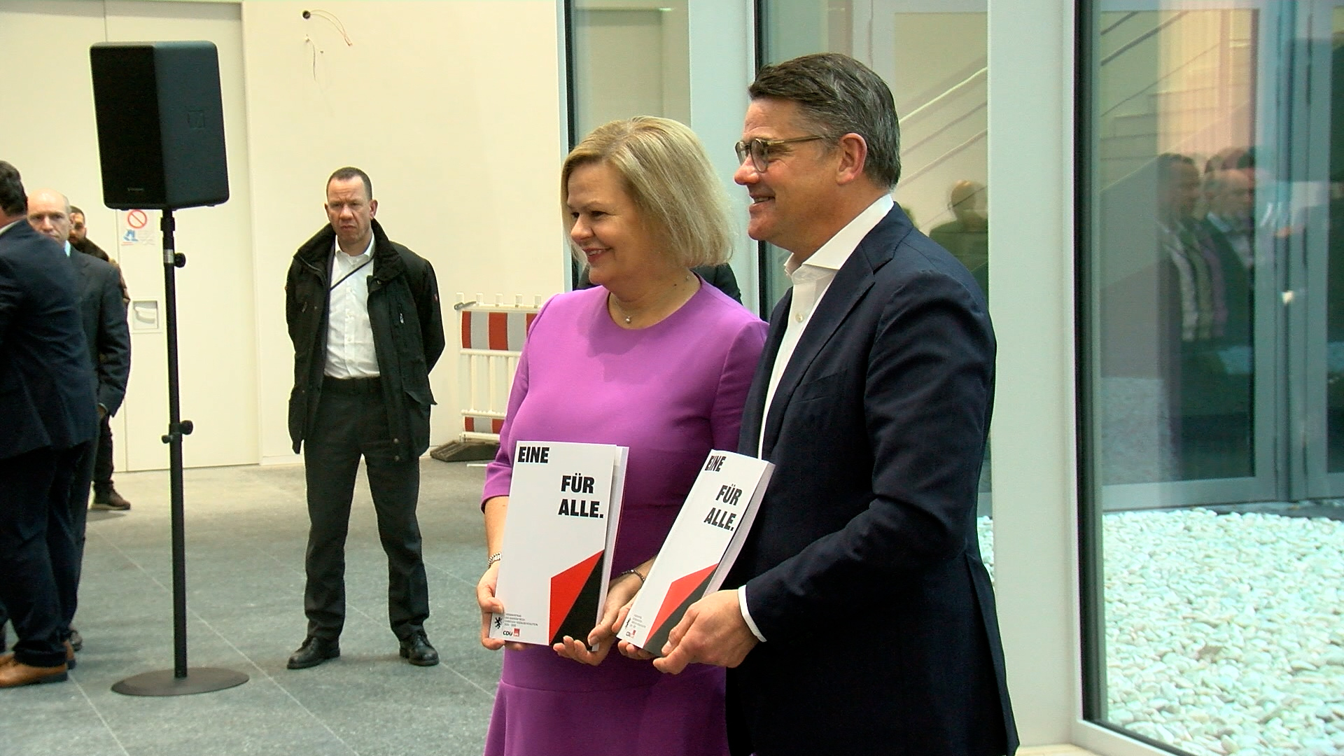 CDU und SPD unterzeichnen Koalitionsvertrag